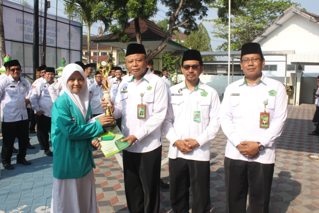 Chiara Kayla Perlita, Murid MTsN 6 Kulon Progo Resmi Terima Piala OMI Matematika